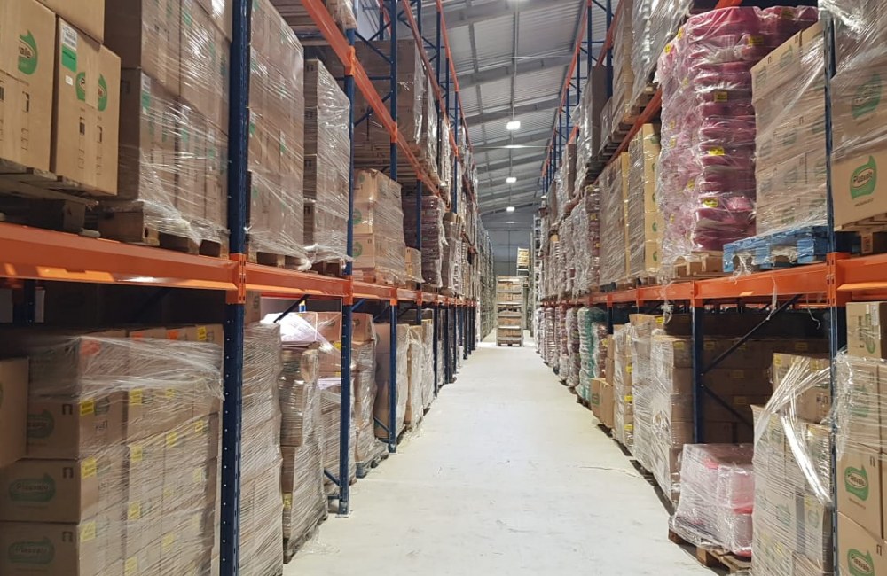 Em Gaspar a Tubomar, entrega a nova estrutura de Porta Pallets da Plasvale. Amplo galpão, onde a necessidade da empresa era a máxima otimização do espaço, visando a verticalização, com foco no estoque.