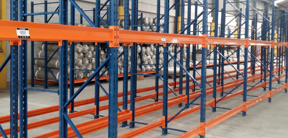 Projeto realizado junto a empresa CKS International que inclui: estrutura de porta pallets para armazenamento das mercadorias no galpão de estoque, entrega e montagem no galpão da empresa dentro do prazo estipulado no contrato.
