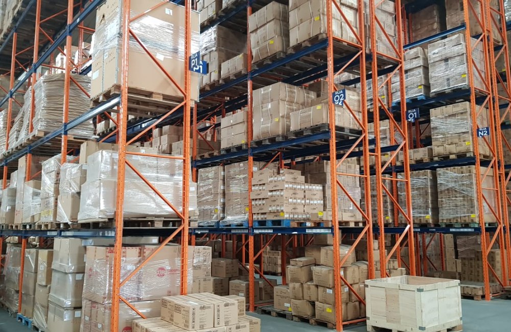 Projeto de porta pallets realizado pela Tubomar, junto a empresa Platinium Log em Itajaí. Buscando verticalizar o espaço para mercadorias, dando mais espaço e agilizando a logística dentro do galpão da empresa.